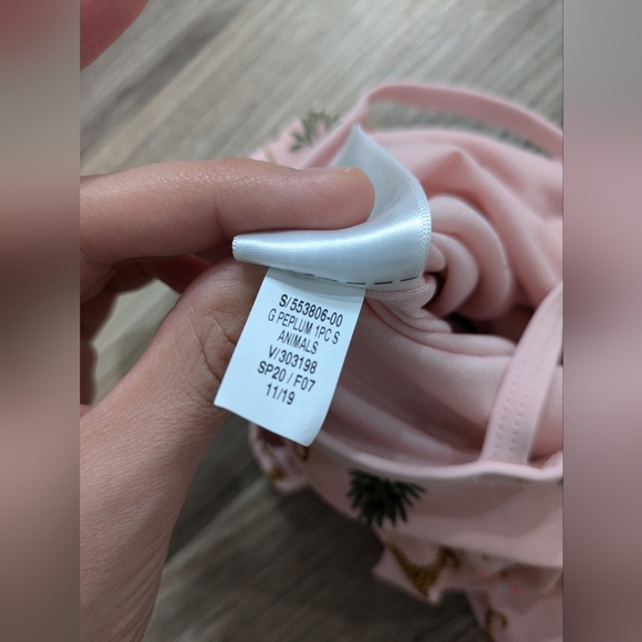 Old Navy Baby Girl 0-3 Months Leopard Ruffled 1-Piece Swimsuit - Picture 5 of 6